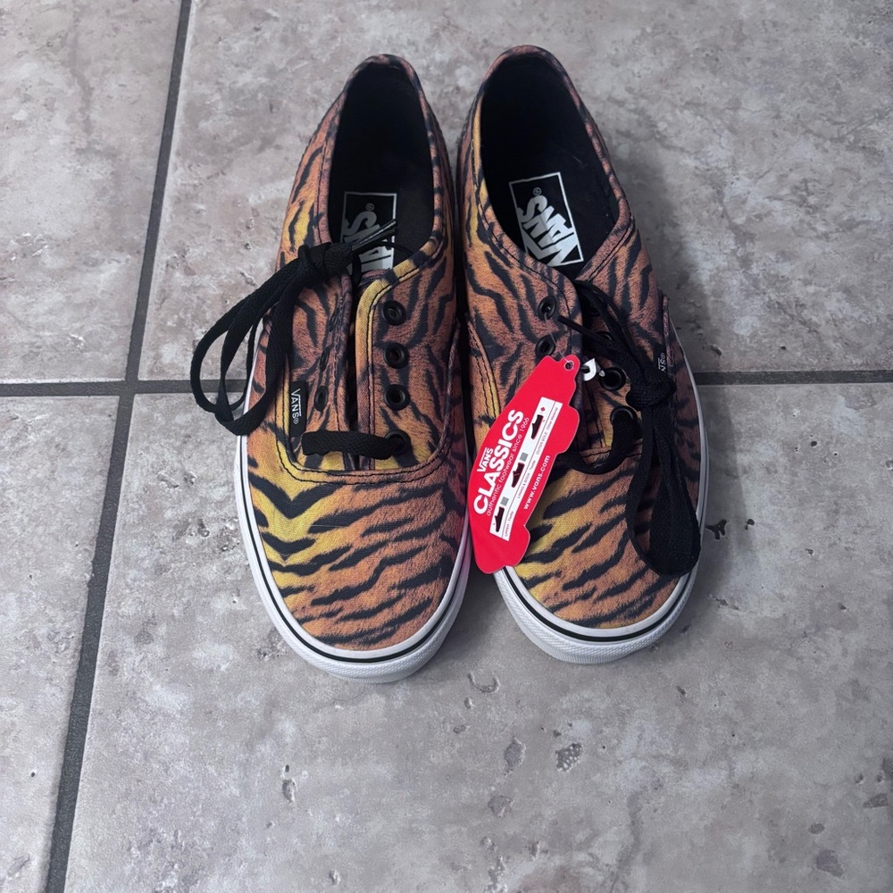 Vans Orange and Black Tiger Print Sneakers NWT Size 7 Women’s